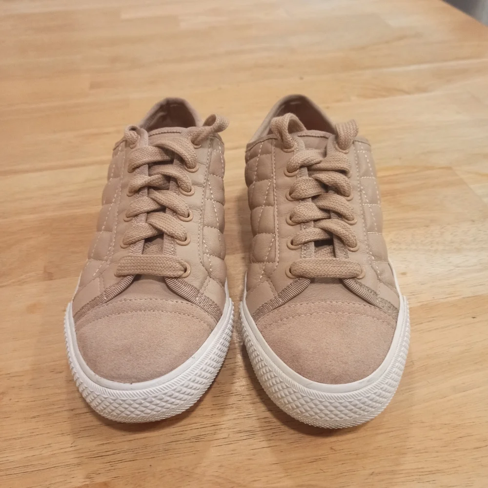 Tory Burch Bryant Sneakers Beige Quilted Leather Size 6 - Picture 2 of 16